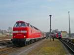 Wieder einmal kam das Erfurter U-Boot 219 084-1 zum Einsatz. Hier hat der RE 3632 von Altenburg nach Erfurt Hbf gerade den Bahnhof Jena-Göschwitz auf Gleis 6 erreicht. (25.03.2011)